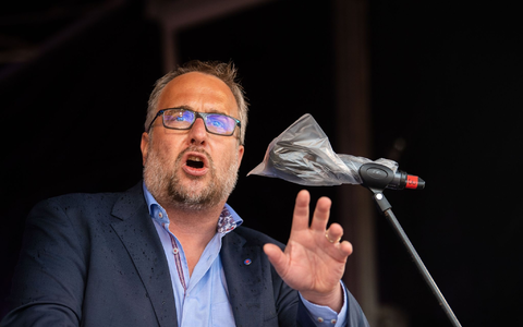 Carsten Burckhardt ist Vorstandsmitglied der IG Bau und setzt sich für höhere Löhne ein. - Foto: Lino Mirgeler/dpa