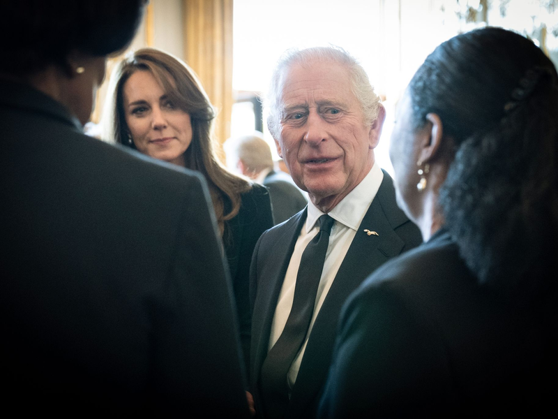 König Charles III. muss im Krankenhaus behandelt werden. Auch Prinzessin Kate fällt monatelang aus (Archivbild). - Foto: Stefan Rousseau/PA Wire/dpa