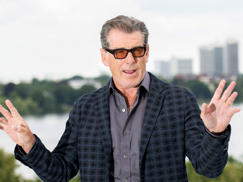Der irische Schauspieler Pierce Brosnan muss sich im Februar vor einem US-Gericht verantworten. Es geht um seinen Besuch im Yellowstone-Nationalpark. - Foto: Daniel Reinhardt/dpa