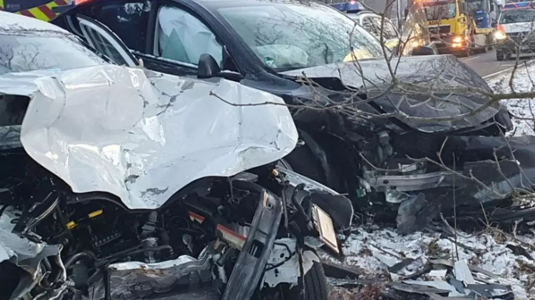 POL-LG: ++ Lüneburg - Verkehrsunfall auf Bundesstraße - Drei Personen schwerverletzt ++ Uelzen - Diebstahl von Werkzeug - Mitarbeiter aufmerksam ++ - Bild: presseportal.de