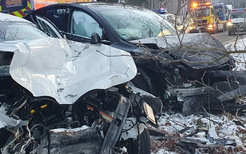 POL-LG: ++ Lüneburg - Verkehrsunfall auf Bundesstraße - Drei Personen schwerverletzt ++ Uelzen - Diebstahl von Werkzeug - Mitarbeiter aufmerksam ++ - Foto: presseportal.de