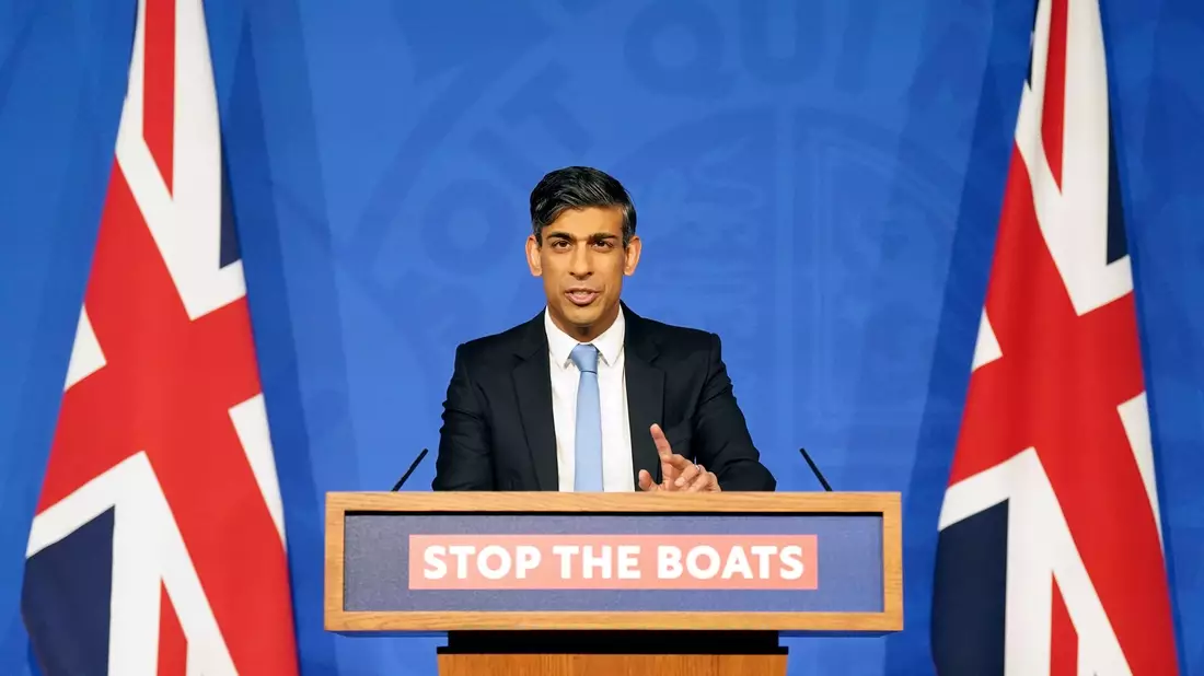 Für Premier Rishi Sunak geht es darum, im Wahljahr ein Zeichen zu setzen - aber der Erfolg seiner Pläne ist fraglich. - Bild: Stefan Rousseau/Pool PA/AP/dpa