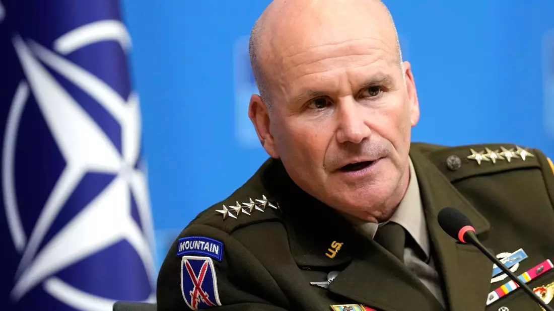 Laut dem Oberbefehlshaber der Nato-Streitkräfte in Europa, General Christopher Cavoli, wird die geplante Übung ein klarer Beleg für den Zusammenhalt, die Stärke und die Entschlossenheit des Bündnisses zum gegenseitigen Schutz sein. - Bild: Virginia Mayo/AP/dpa