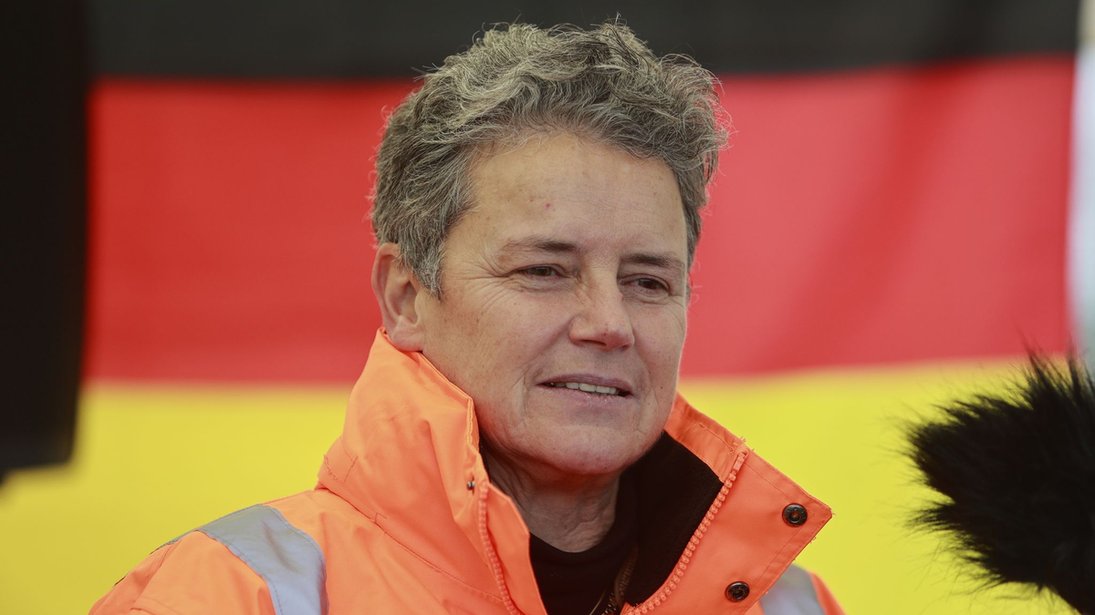 Sachsen-Anhalts Infrastrukturministerin Lydia Hüskens (FDP) erklärte, dass 30 Millionen Euro in die Forschungsanlage des Deutschen Zentrums für Luft- und Raumfahrt fließen können. - Foto: Matthias Bein/dpa