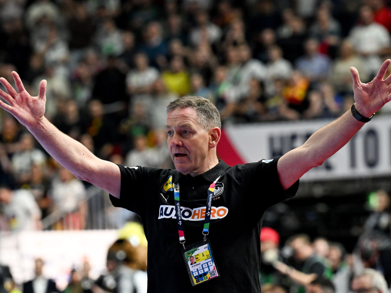 Der Anschlag auf den Magdeburger Weihnachtsmarkt hat auch Handball-Bundestrainer Alfred Gislason erschüttert. - Foto: Federico Gambarini/dpa