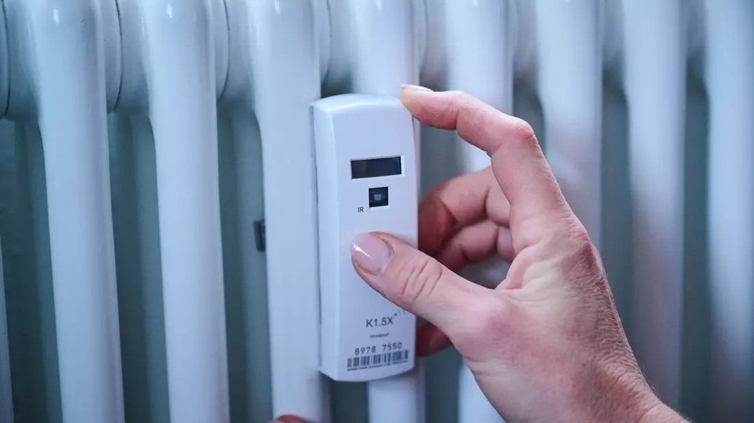 Die Heizkosten sinken dank milder Temperaturen. - Bild: Annette Riedl/dpa
