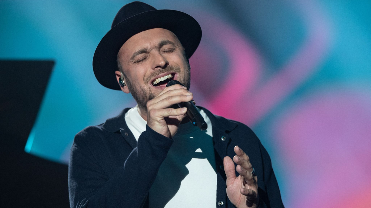 Der deutsche Sänger Max Mutzke kämpft beim deutschen ESC-Vorentscheid um den Startplatz beim Eurovision Song Contest 2024. - Foto: Hendrik Schmidt/dpa-Zentralbild/dpa