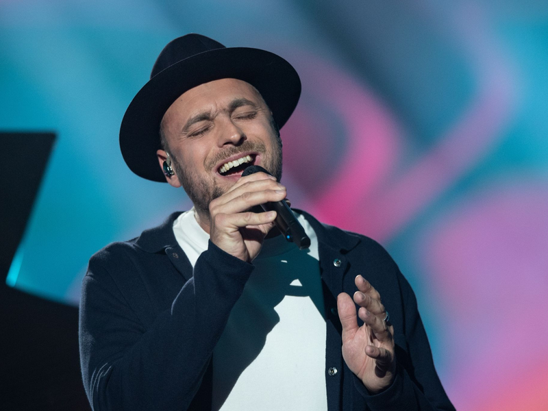 Der deutsche Sänger Max Mutzke kämpft beim deutschen ESC-Vorentscheid um den Startplatz beim Eurovision Song Contest 2024. - Foto: Hendrik Schmidt/dpa-Zentralbild/dpa
