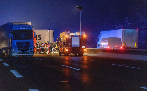 Bei einem Auffahrunfall auf der Autobahn 5 ist ein 50 Jahre alter Lkw-Fahrer gestorben. - Foto: Karl-Ernst Crönlein/Fuldamedia/dpa
