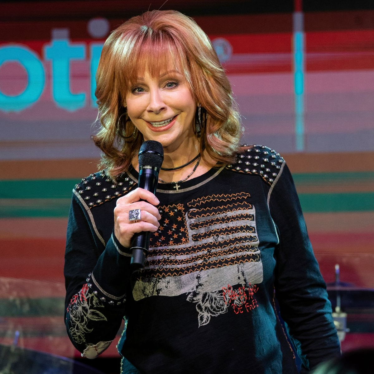 Die amerikanische Nationalhymne vor dem Super Bowl wurde schon von Musikgrößen wie Beyoncé, Whitney Houston und Neil Diamond gesungen. Nun darf sich Reba McEntire in die Liste der Künstler einreihen. - Foto: Amy Harris/Invision/AP/dpa