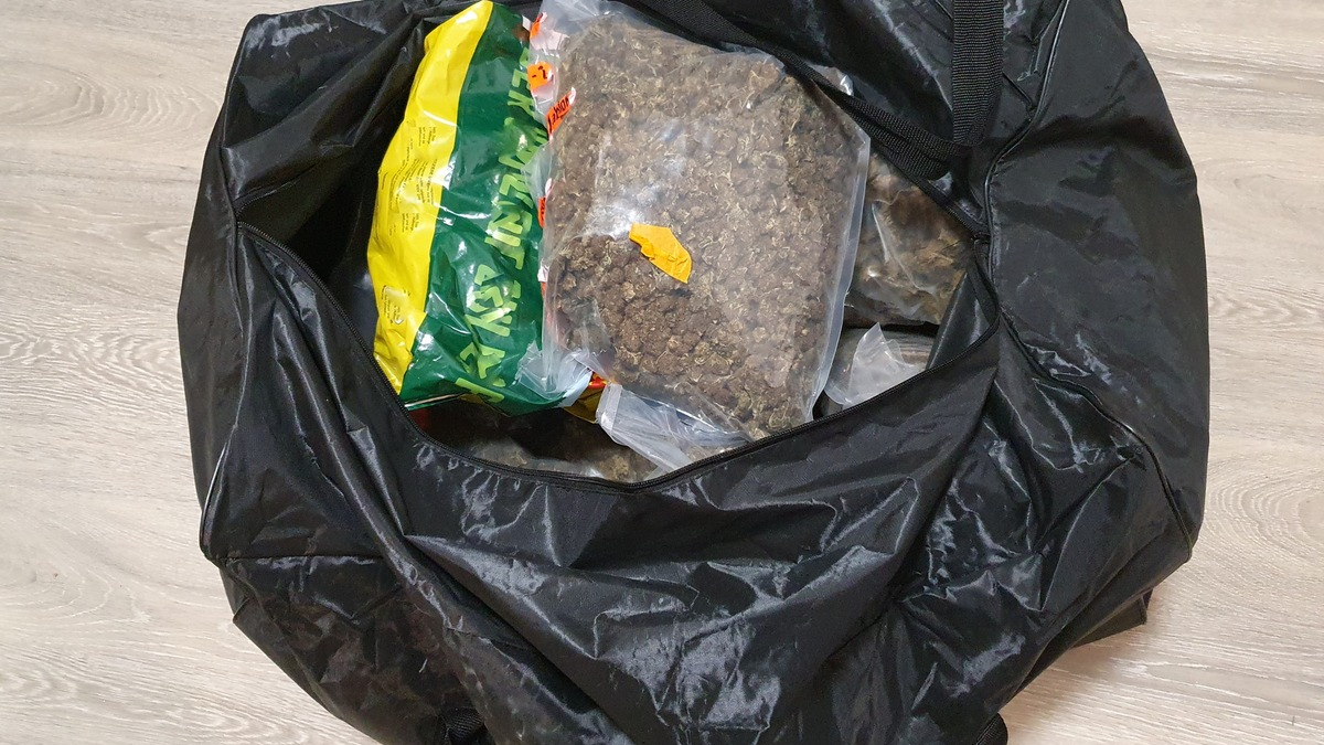 ZOLL-E: Zollfahndung Essen, Staatsanwaltschaft Siegen, Kreispolizeibehörde Olpe und spanische Guardia Civil zerschlagen internationale Drogengruppierung - Foto: presseportal.de