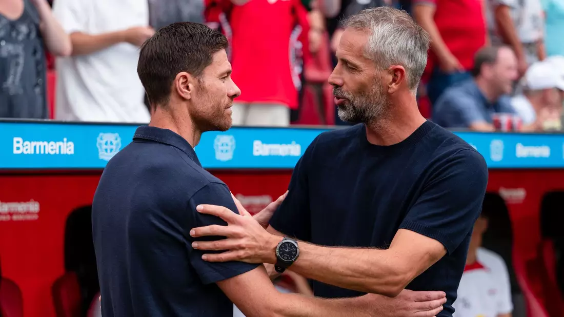 Leverkusens Xabi Alonso und Leipzigs Marco Rose: Am Samstag treffen die Trainer im Top-Spiel der Bundesliga aufeinander. - Bild: Marius Becker/dpa