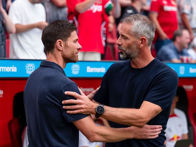 Leverkusens Xabi Alonso und Leipzigs Marco Rose: Am Samstag treffen die Trainer im Top-Spiel der Bundesliga aufeinander. - Foto: Marius Becker/dpa