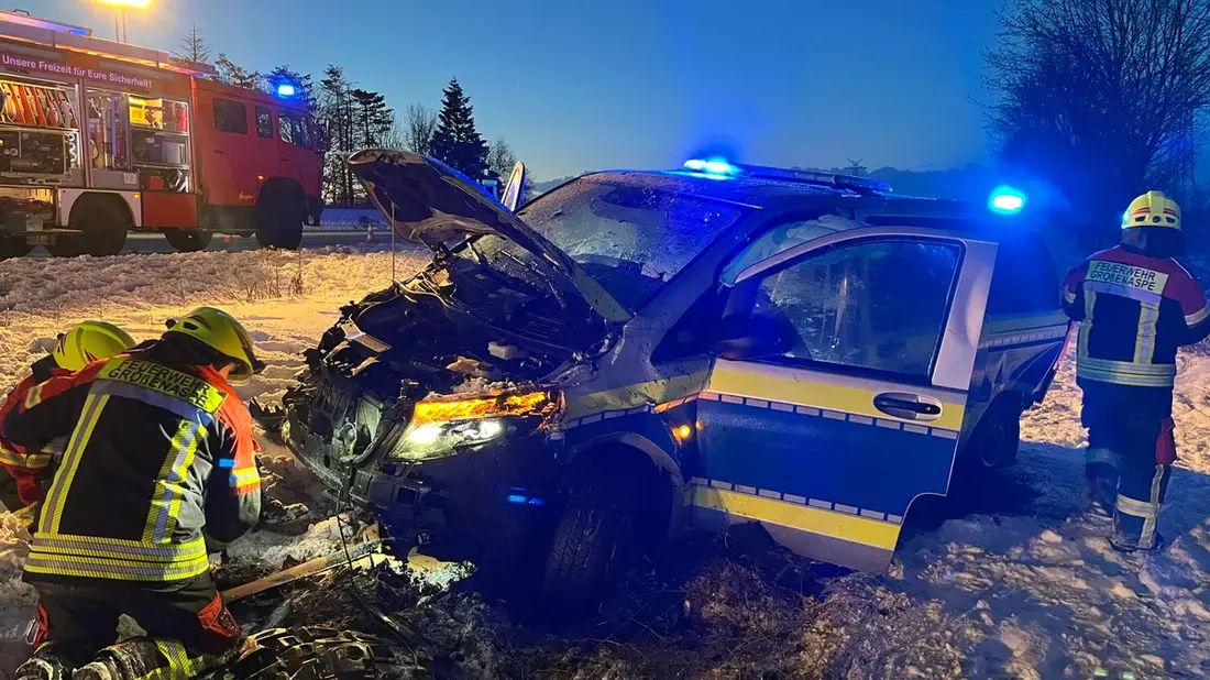FW-SE: Streifenwagen verunfallt bei Einsatzfahrt - Bild: presseportal.de