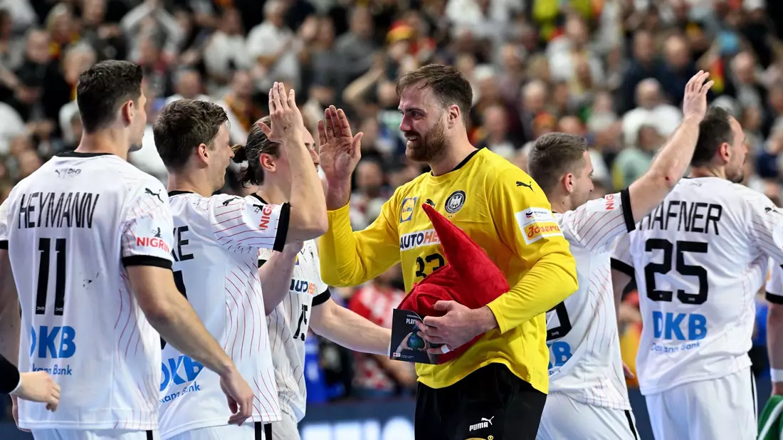 Deutschlands Torwart Andreas Wolff ist sehr zufrieden mit der Leistung seines Teams. - Bild: Federico Gambarini/dpa
