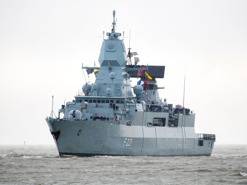 Fregatte «Hessen»: Deutschland plant an der Militäroperation zur Sicherung der Handelsschifffahrt im Roten Meer teilzunehmen, sofern der Bundestag nach Abschluss der EU-Planungen ein Mandat erteilt. - Foto: Hauke-Christian Dittrich/dpa