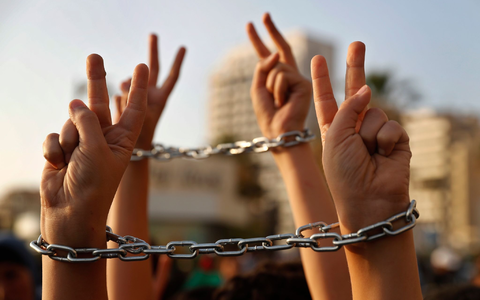 Das UN-Menschenrechtsbüro geht davon aus, dass Tausende Palästinenser von Israel festgehalten werden oder wurden (Symbolbild). - Foto: Hussein Malla/AP/dpa