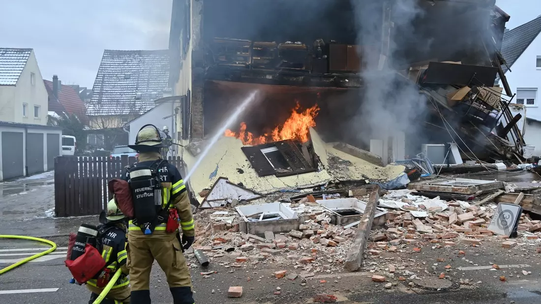 FW Stuttgart: Abschlussmeldung zur Explosion in einem Wohngebäude in Stuttgart-Vaihingen - Bild: presseportal.de