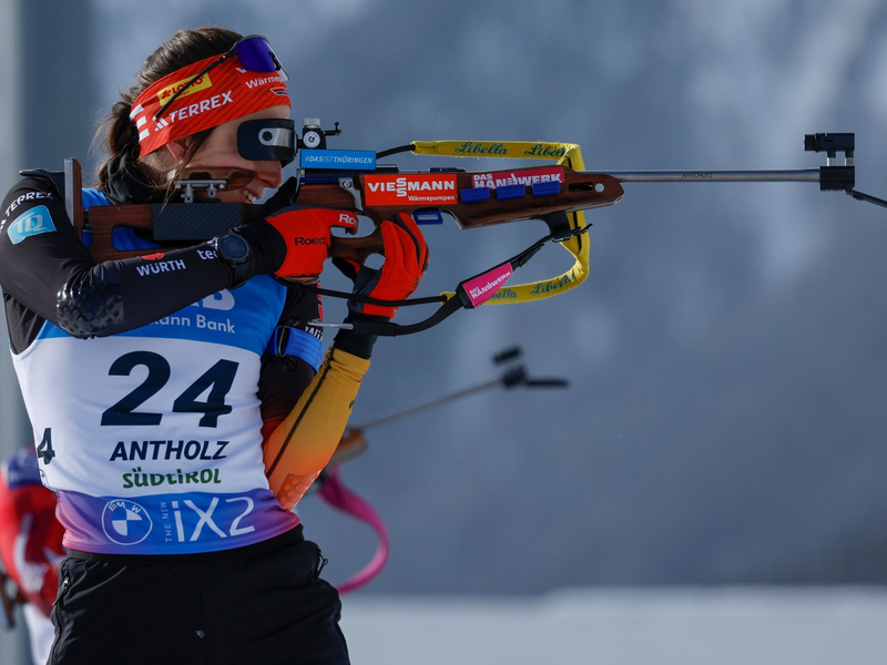 Verpasste beim Weltcup-Einzel von Antholz knapp das Podest: Vanessa Voigt. - Foto: Alessandro Trovati/AP/dpa