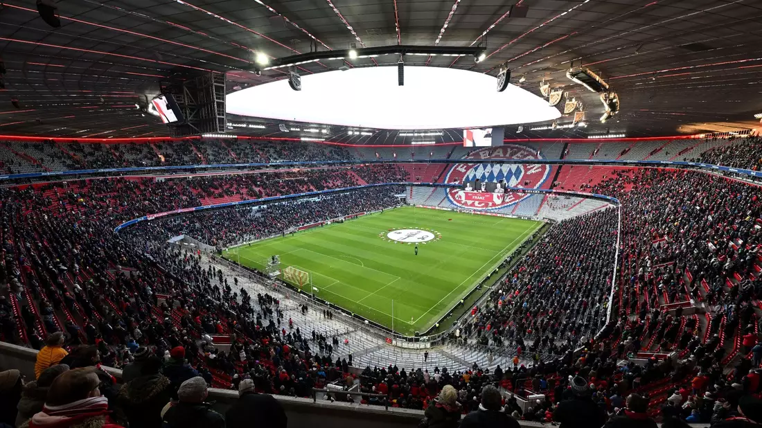 Rund 30.000 Besucher kamen zur Gedenkfeier in die Münchner Arena. - Bild: Sven Hoppe/dpa