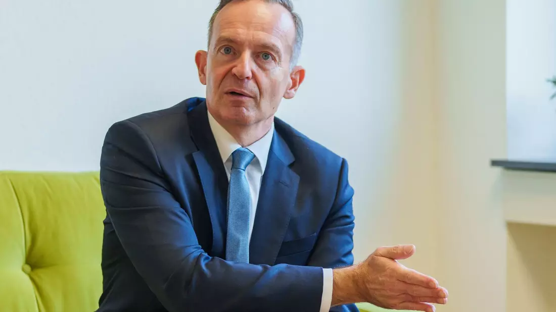 Volker Wissing (FDP) kündigt eine Kommission an, die «zeitnah» Lösungsergebnisse vorlegen soll. - Bild: Andreas Arnold/dpa
