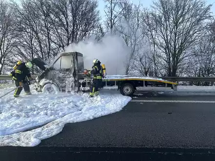 POL-VDKO: Fahrzeug-Brand auf der A48 - Vollsperrung der Richtungsfahrbahn Trier - Foto: presseportal.de