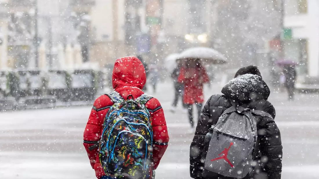 Der Durchzug des Sturmtiefs Juan hat in Spanien starken Schneefall mit sich gebracht. - Bild: C. Serrano/EUROPA PRESS/dpa