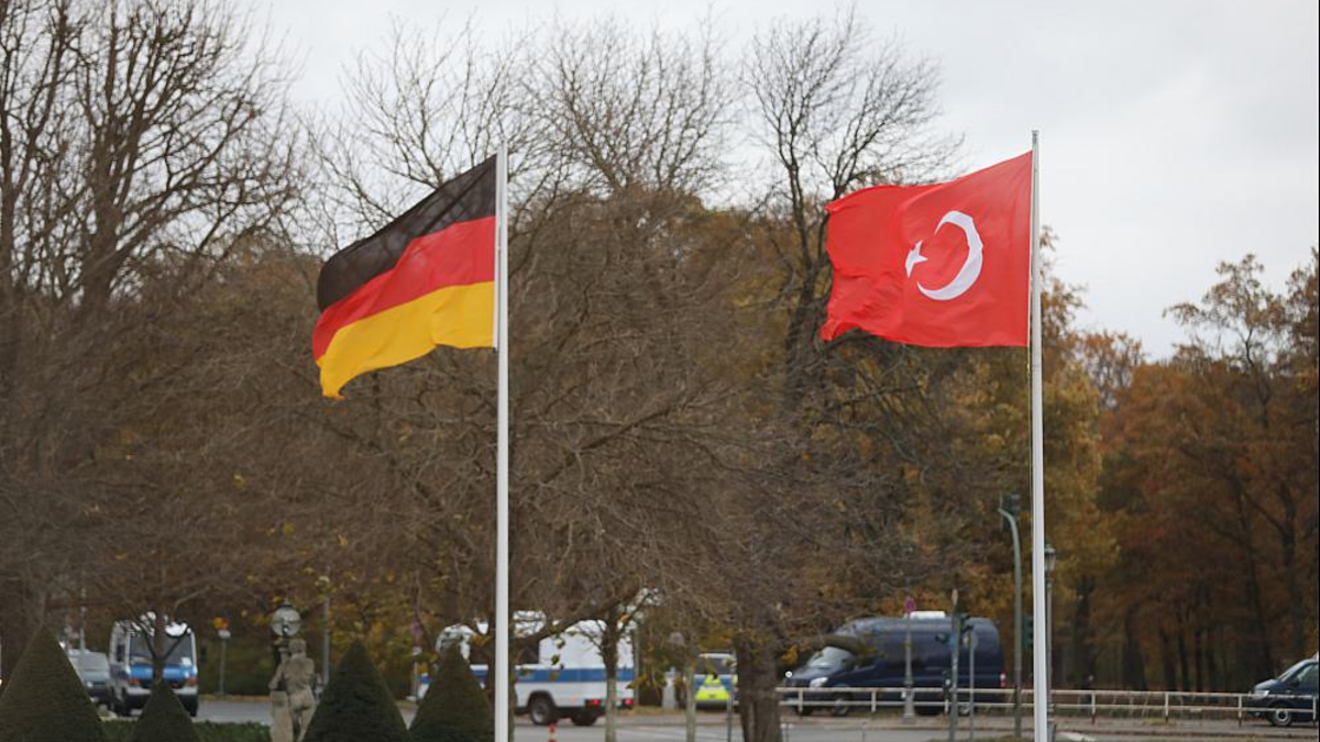 Fahnen von Deutschland und der Türkei (Archiv) - Foto: über dts Nachrichtenagentur