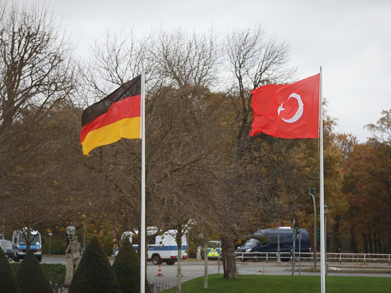 Fahnen von Deutschland und der Türkei (Archiv) - Foto: über dts Nachrichtenagentur