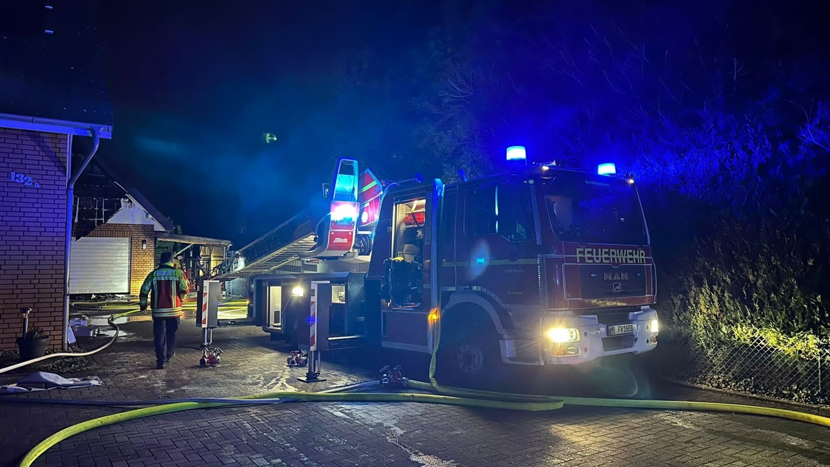 FW Minden: 1 Verletzter Feuerwehrmann bei Löscharbeiten an der Lübbecker Str. in Minden Dützen - Foto: presseportal.de