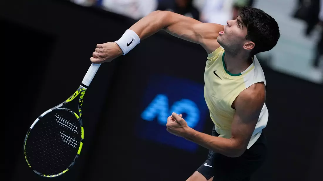 Steht bei den Australian Open im Achtelfinale: Carlos Alcaraz. - Bild: Andy Wong/AP