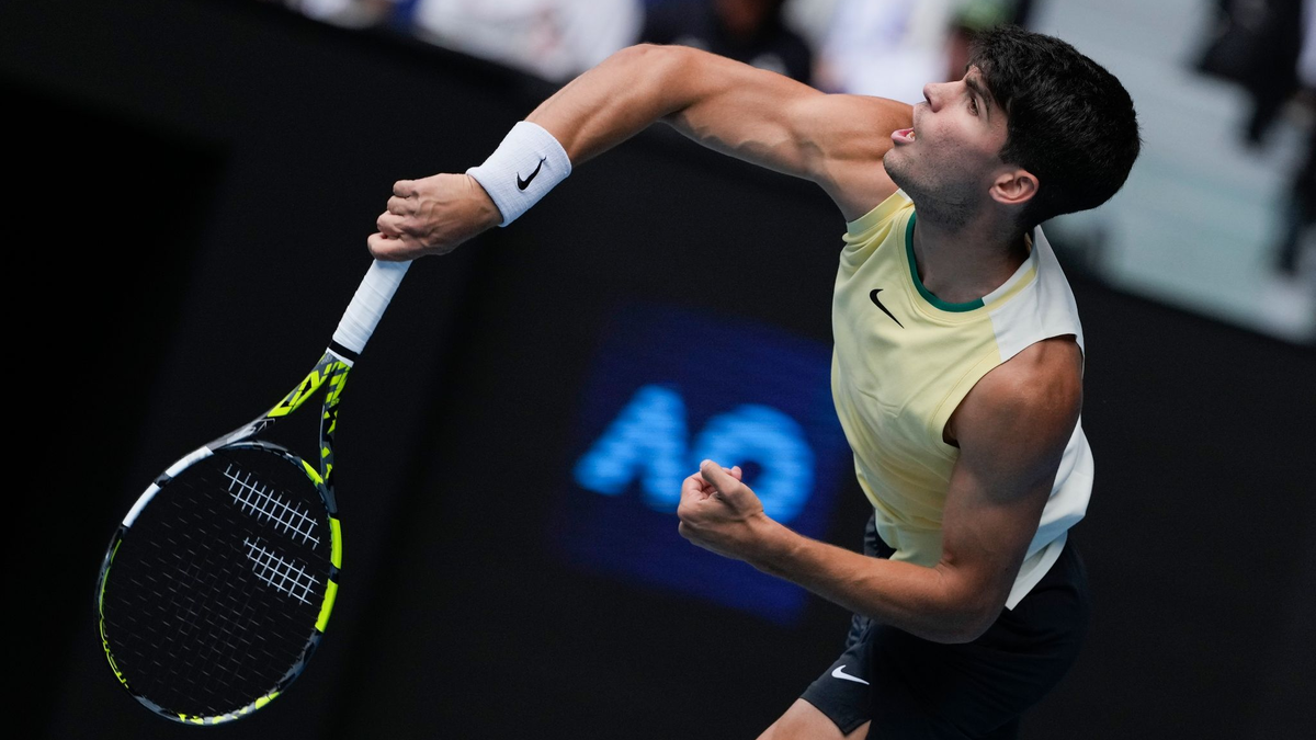 Steht bei den Australian Open im Achtelfinale: Carlos Alcaraz. - Foto: Andy Wong/AP