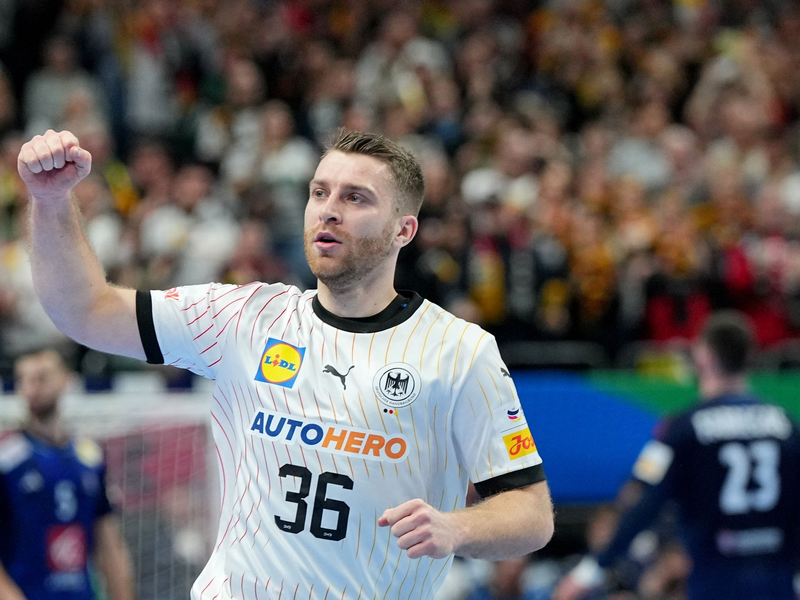 Freut sich auf das Duell mit Österreich: Lukas Mertens. - Foto: Sören Stache/dpa