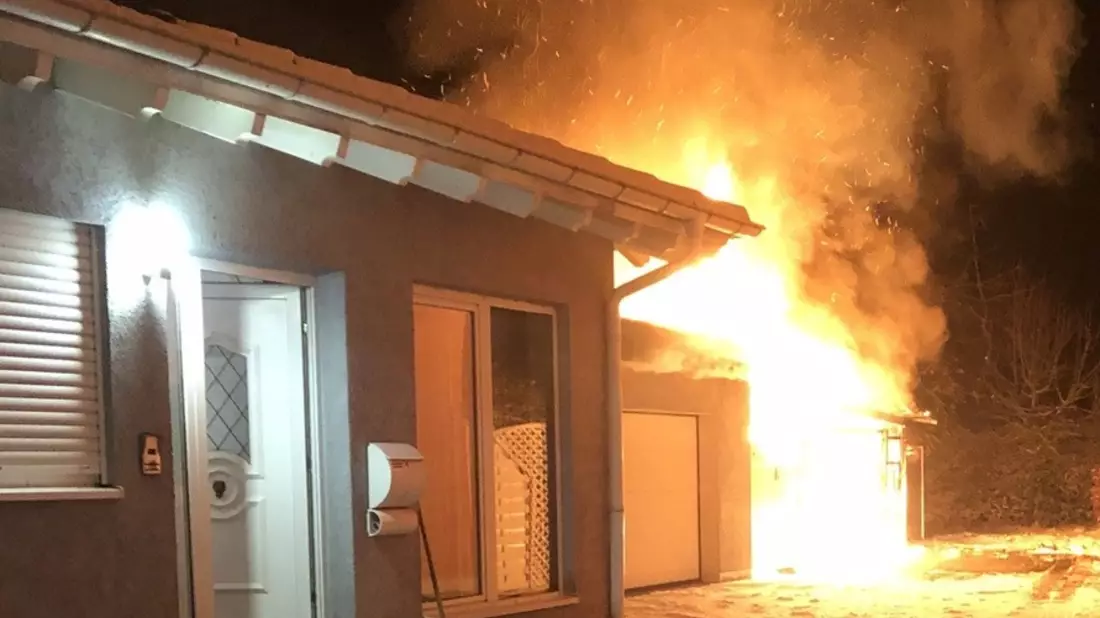 POL-PDKL: Brand eines Carports - Bild: presseportal.de