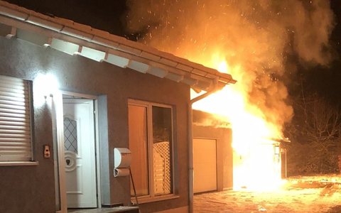 POL-PDKL: Brand eines Carports - Foto: presseportal.de