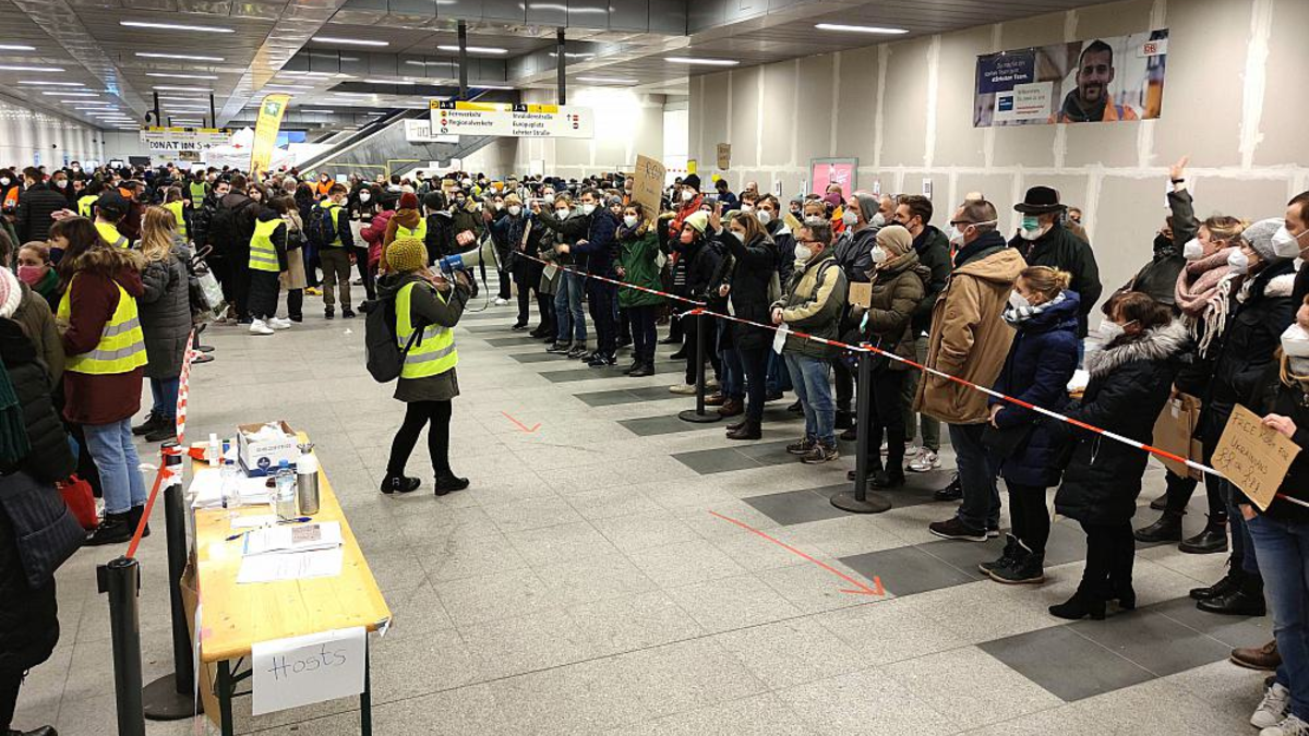 Helfer und Gastgeber warten auf Flüchtlinge aus der Ukraine (Archiv) - Foto: über dts Nachrichtenagentur