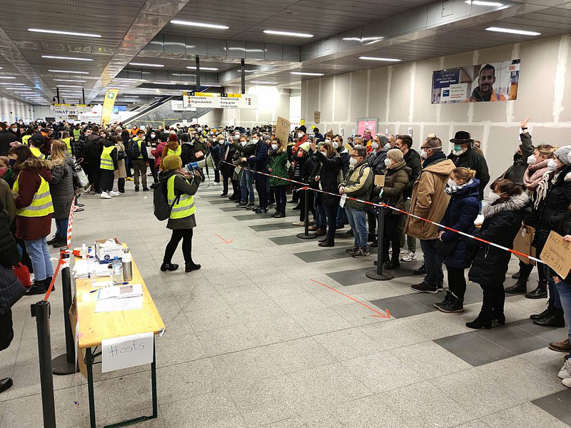 Helfer und Gastgeber warten auf Flüchtlinge aus der Ukraine (Archiv) - Foto: über dts Nachrichtenagentur