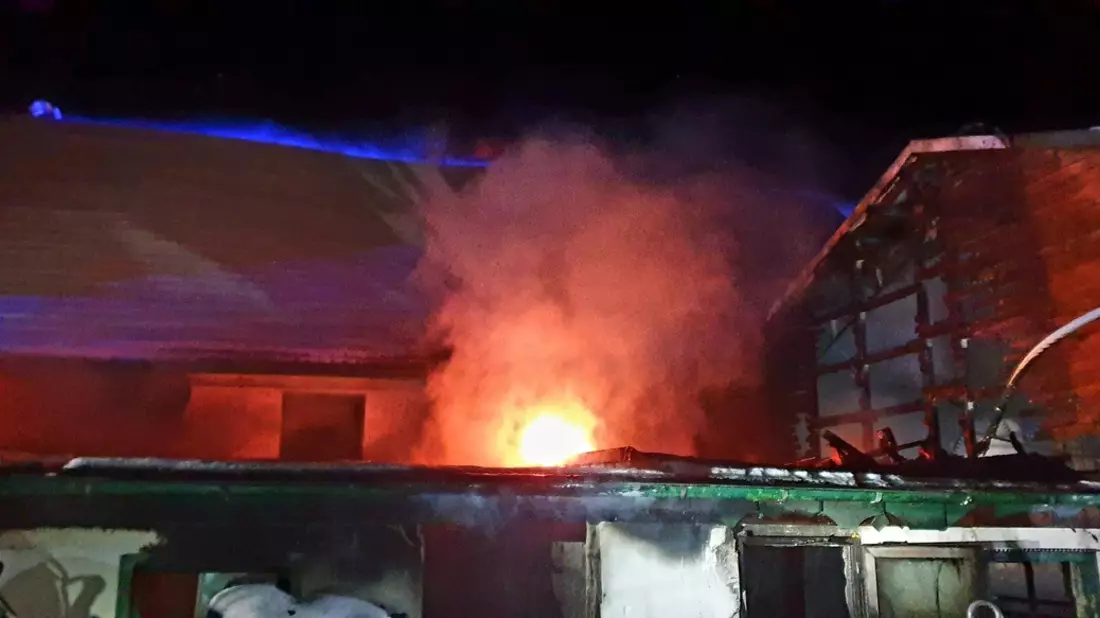 FW Schalksmühle: Feuer in landwirtschaflichem Betrieb - Bild: presseportal.de