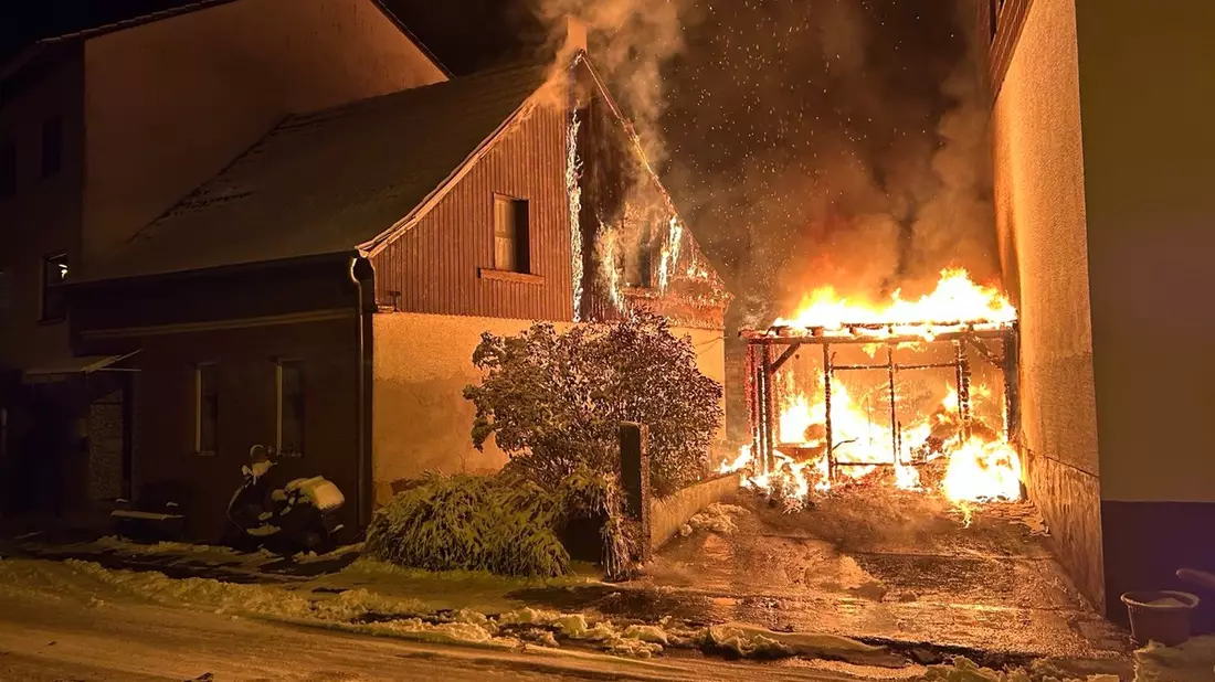 POL-PDKL: Brand zwischen zwei Wohnhäusern - Bild: presseportal.de