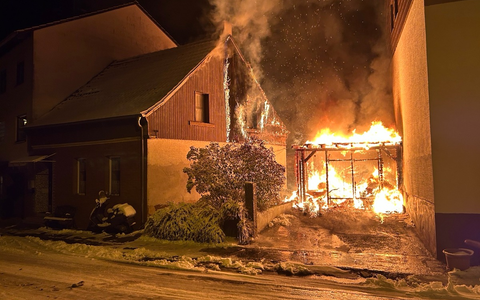 POL-PDKL: Brand zwischen zwei Wohnhäusern - Foto: presseportal.de
