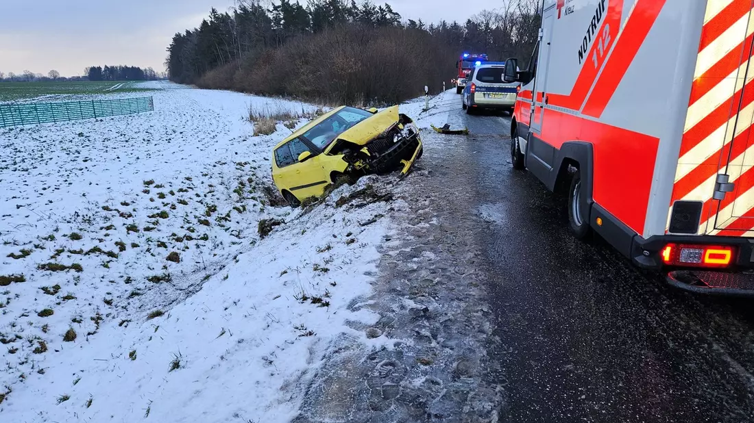 POL-NB: Zwei verletzte Personen auf winterglatter B194 bei Klevenow - Bild: presseportal.de