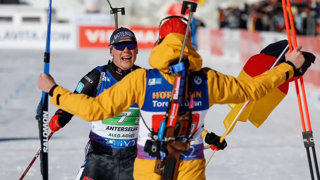 Justus Strelow und Vanessa Voigt haben das Single-Mixed-Rennen beim Weltcup in Antholz gewonnen. - Bild: Alessandro Trovati/AP/dpa