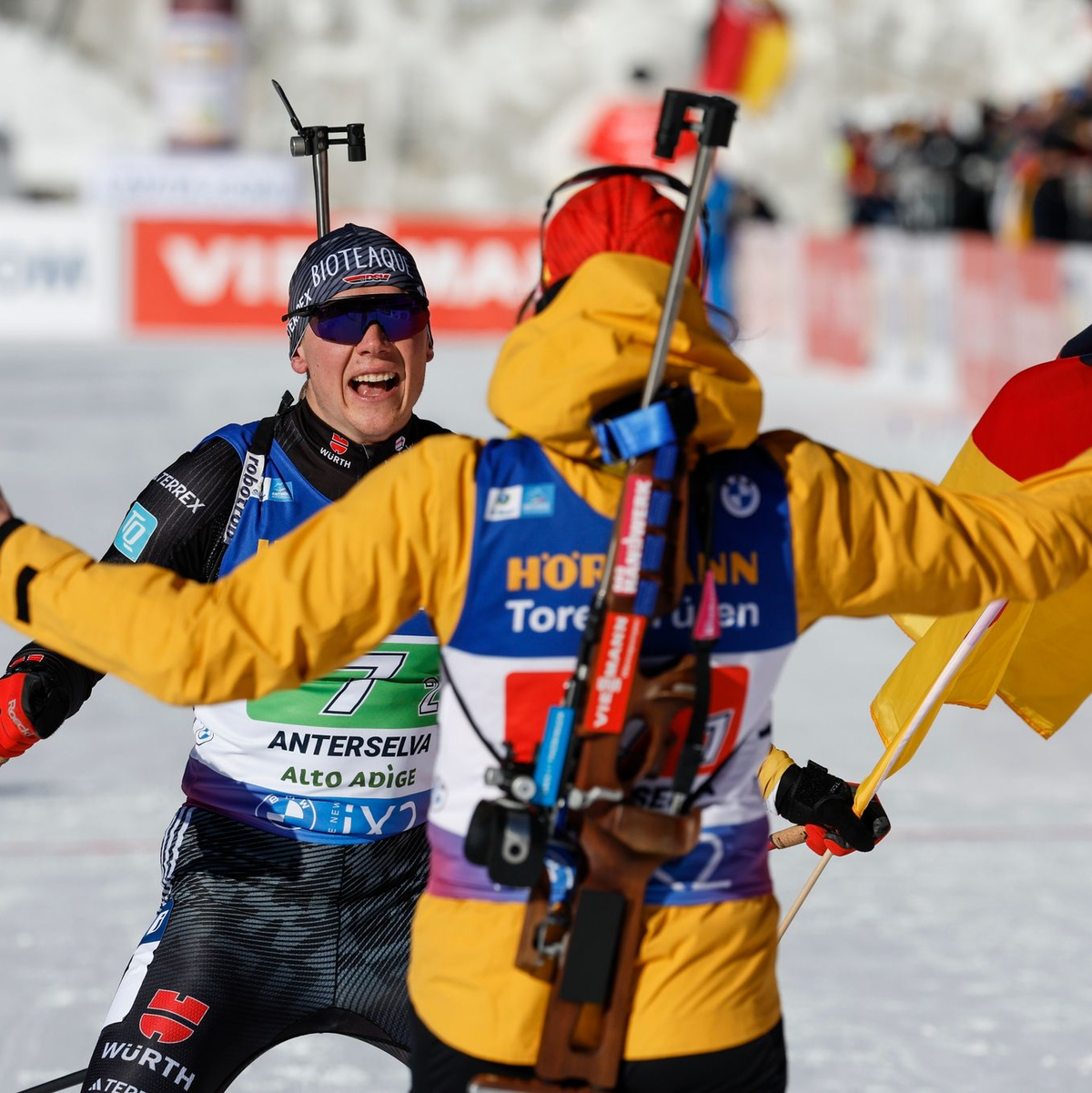 Justus Strelow und Vanessa Voigt haben das Single-Mixed-Rennen beim Weltcup in Antholz gewonnen. - Foto: Alessandro Trovati/AP/dpa