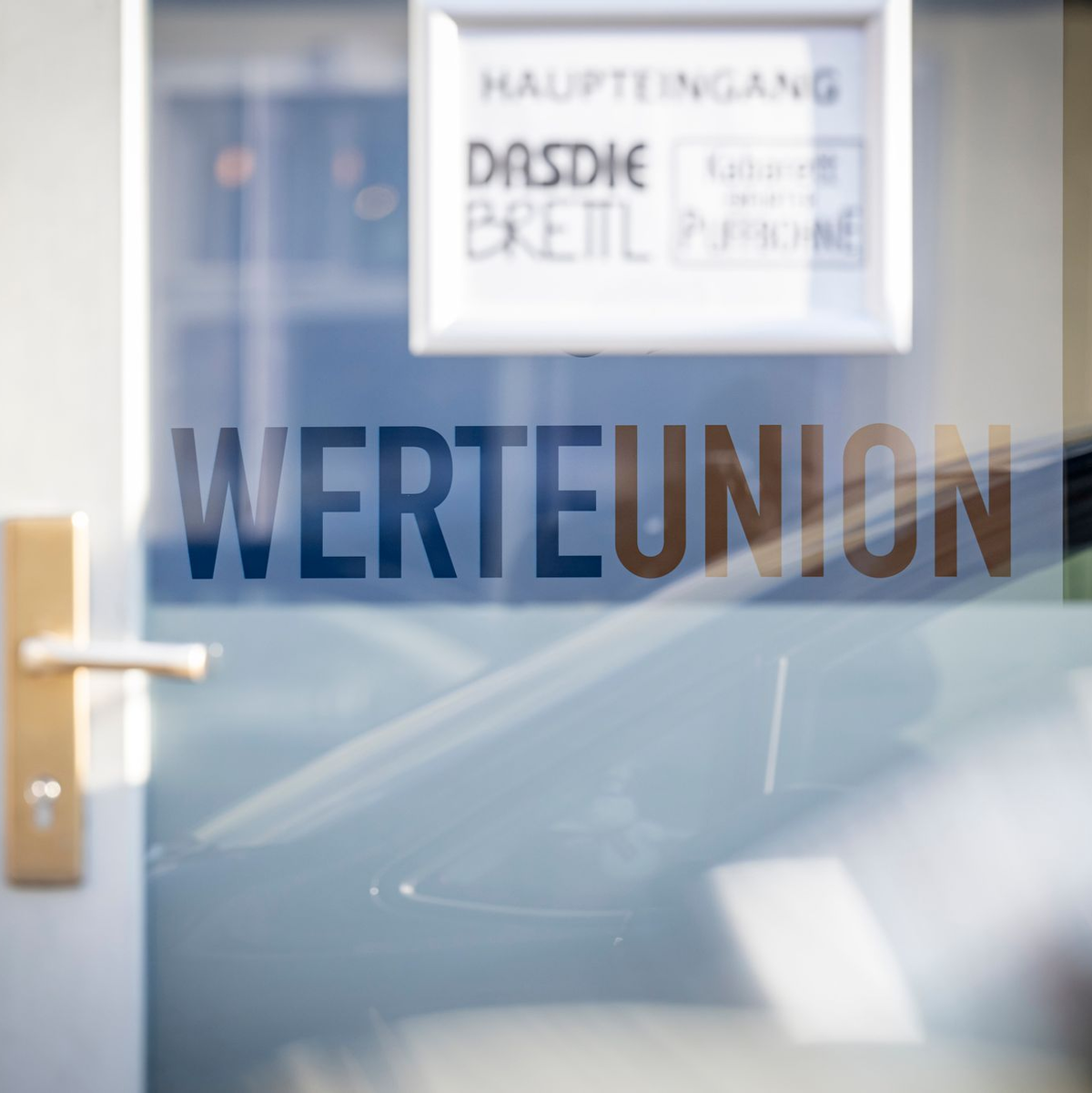 Der Veranstaltungsort in Erfurt, an dem sich einige Hundert Mitglieder der Werteunion eingefunden haben. - Foto: Jacob Schröter/dpa