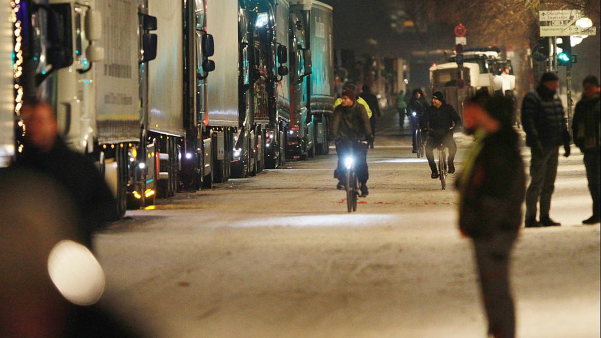 Demo von Lkw-Fahrern und Bauern am 18.01.2024 - Foto: über dts Nachrichtenagentur