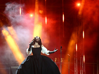 Tom Neuwirth alias Conchita Wurst steht auf der Bühne in Dad Ischl. - Foto: Helmut Fohringer/APA/dpa