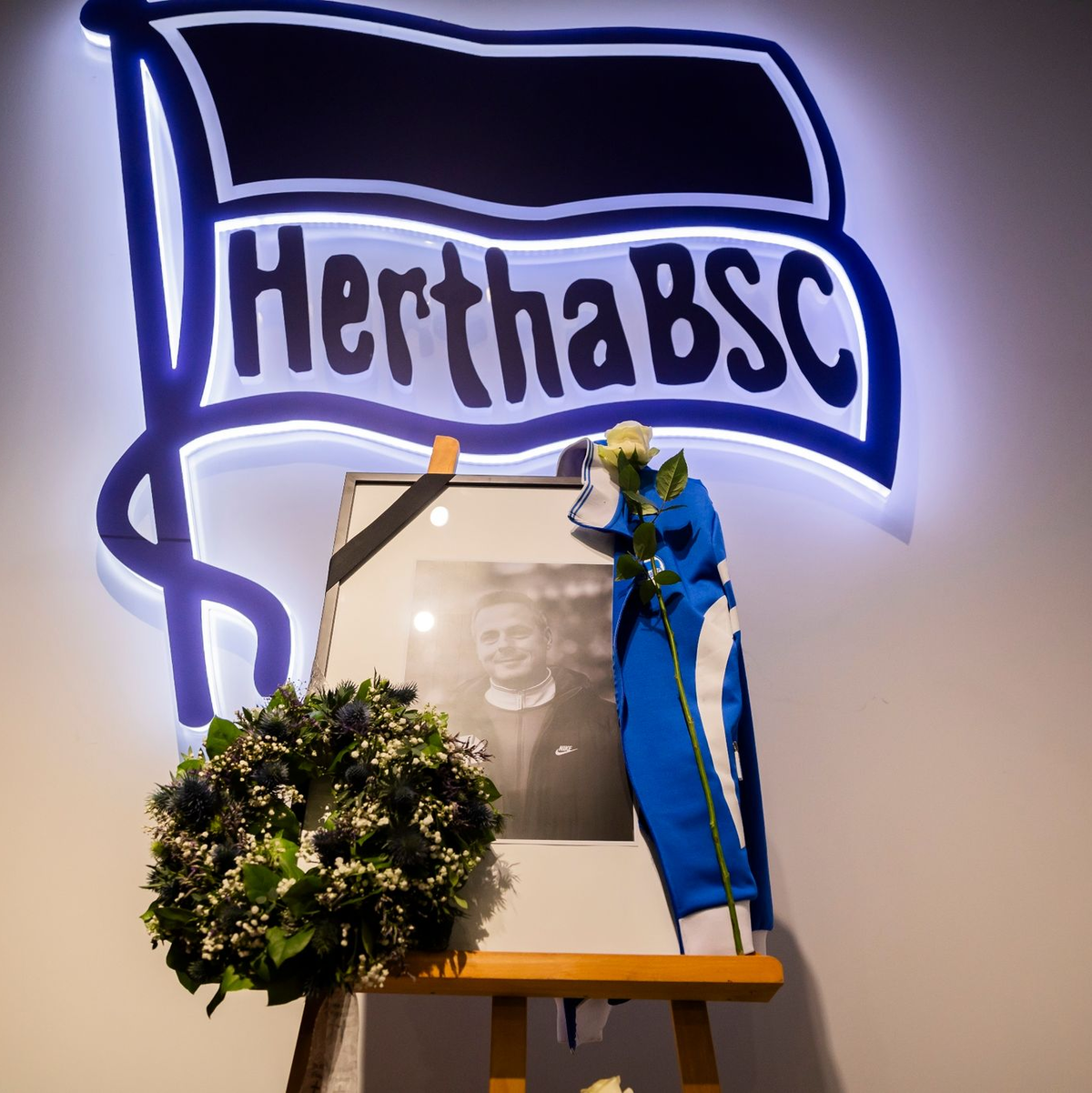 Hertha-Präsident Kay Bernstein war im Alter von 43 Jahren überraschend gestorben. - Foto: Christoph Soeder/dpa