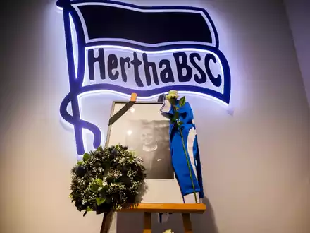 Hertha-Präsident Kay Bernstein war im Alter von 43 Jahren überraschend gestorben. - Foto: Christoph Soeder/dpa