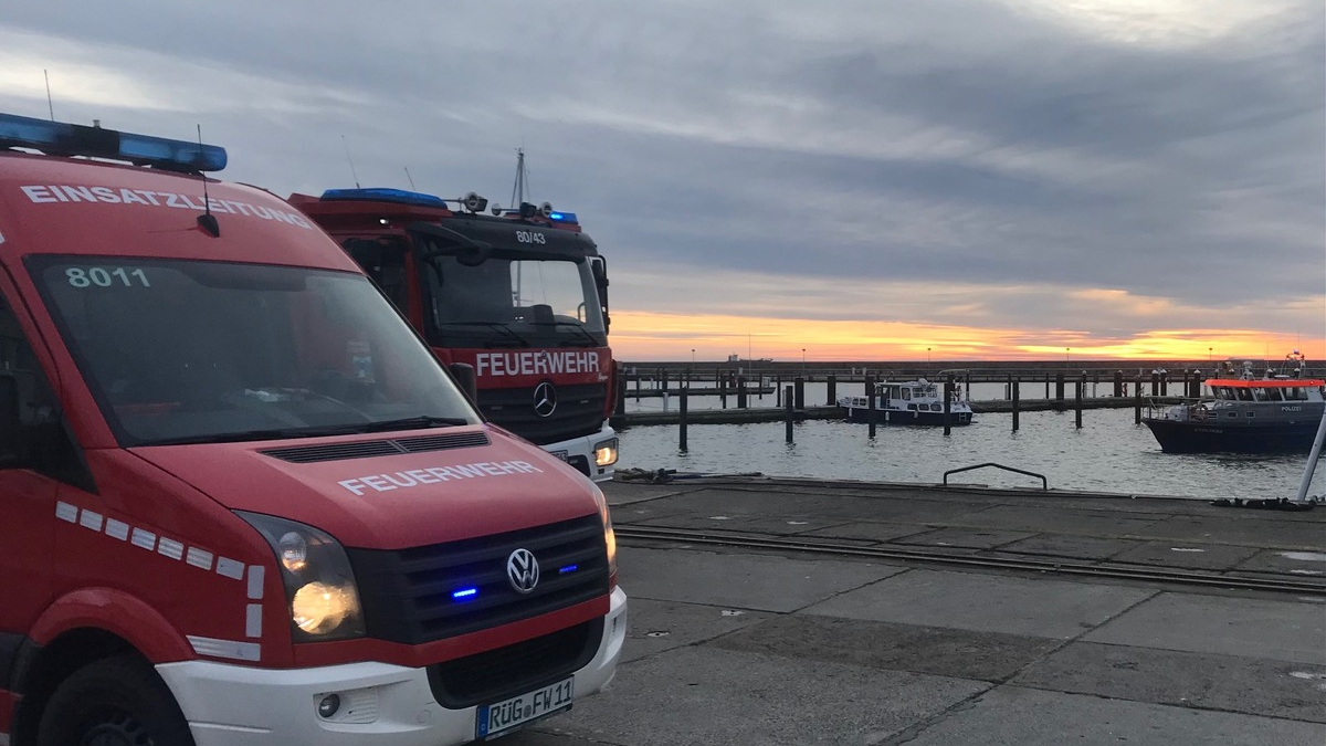 LWSPA M-V: Rauchentwicklung auf Fahrgastschiff im Stadthafen Sassnitz - Foto: presseportal.de