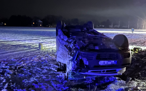 FFW Fredenbeck: Elektrofahrzeug kollidiert mit Transporter / Fahrer schwer verletzt / Rettungshubschrauber im Einsatz - Foto: presseportal.de